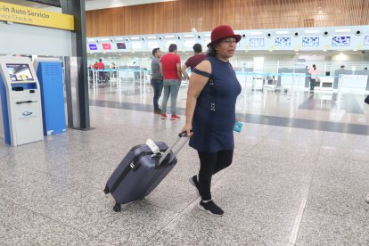 Lidia estuvo una semana por Argentina e hizo escala en Guayaquil. En el aeropuerto se encontró a los ídolos.