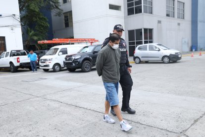 El agente aduanero Fabricio Guachamín, de 49 años, fue detenido en la madrugada de ayer.