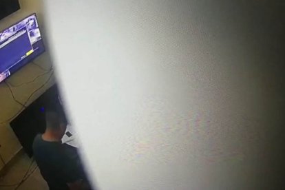 Una hoja de papel había sido colocada en una cámara.