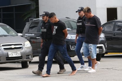 Los sospechosos fueron detenidos en Durán. Una registra antecedentes por asesinato.