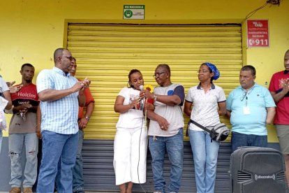 Parte del emotivo recibimiento que le dieron a Narcisa.