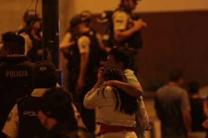 En el lugar se encontraban familiares luego del hecho violento.