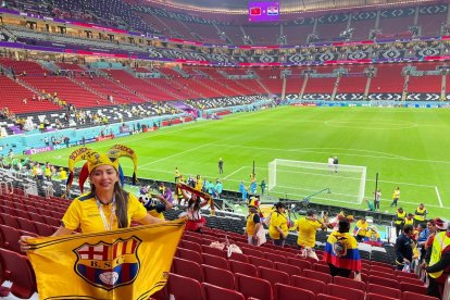 Anita Merino disfruta del Mundial y lleva a los estadios la bandera de su querido Barcelona.