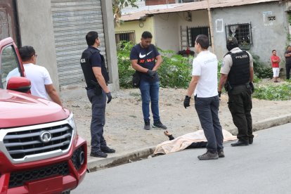 El otro baleado fue identificado como Sebastián Arroyave. Conducía la moto donde iba la mujer.