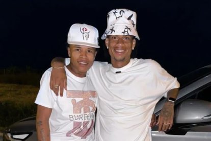 Una fuente reveló a EXTRA que en el interior del carro se halló un documento del futbolista de Independiente del Valle (derecha).