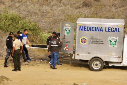 Al parecer, a los hombres los torturaron antes de dispararles.