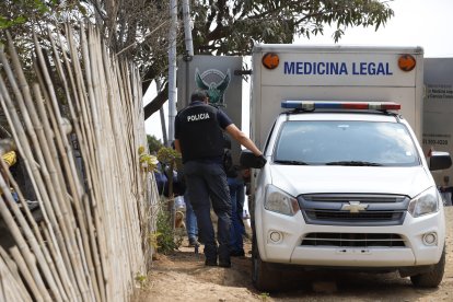 Luego de que llevaron los cadáveres de las niñas a la morgue, los familiares las trasladaron directamente a Manabí.
