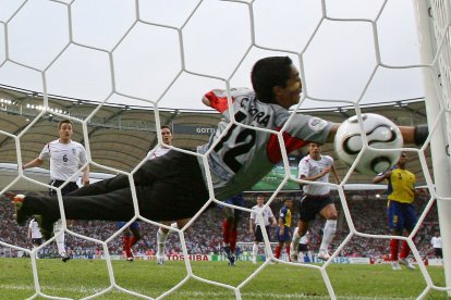 El arquero Cristian Mora se sintió culpable por el gol de David Beckham, que eliminó a la Tri en Alemania 2006.