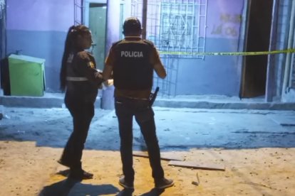 Gendarmes levantaron los indicios en el lugar donde se dio el crimen.