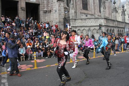 Hubo varias comparsas en las que participaron los alumnos de los colegios de la ciudad.