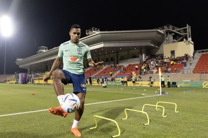 El lateral Alex Sandro es baja de última hora en Brasil.