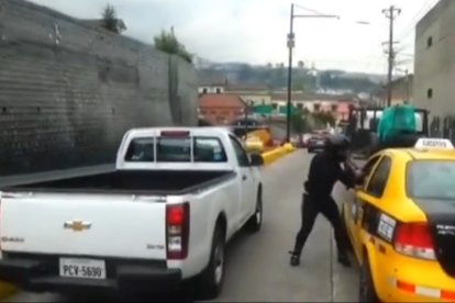 El ataque quedó registrado en video y se volvió viral en redes sociales.