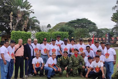 El grupo junto a los ‘duros’ de la Brigada de Infantería Motorizada N.° 1 El Oro, coronel Luis Acosta Rodríguez, y del GA-1 Bolívar,el teniente coronel Francisco Salvador.