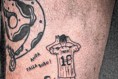 El argentino Nicolás Melena se tatuó la celebración de Messi ante Países Bajos.