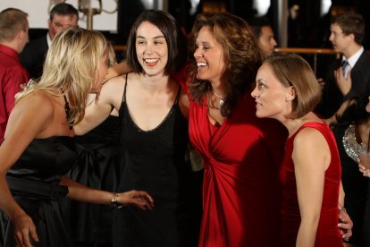 Luego de la reunión las amigas se retiran felices y con mejor ánimo.