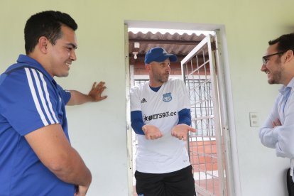 Miguel Rondelli hablando de sus proyectos en Emelec.