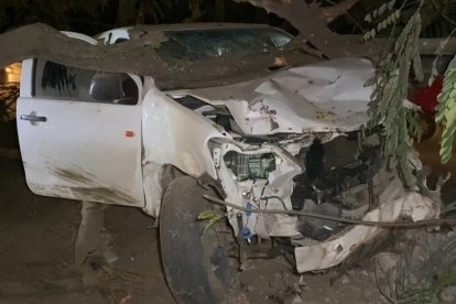 La camioneta con la que habrían impactado al grupo de ciclistas.