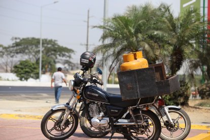 Frente al sitio donde se dio el operativo hay un deposito de gas.