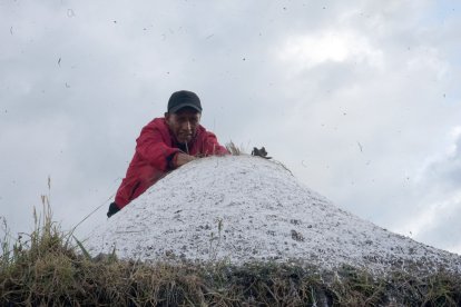 Parte del atractivo que distingue a este belén es la réplica del volcán Cotopaxi.