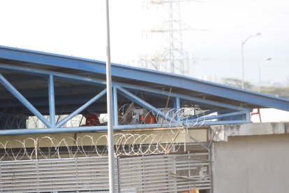 La vigilancia debe ser tanto externa como interna, a fin de que se pueda anticipar incidentes.