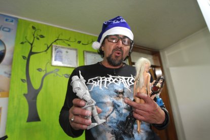 El optómetra pide que le donen juguetes en su local.