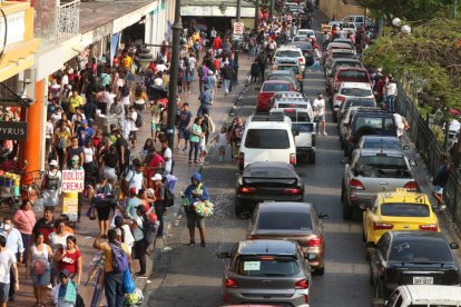 Expertos proponen como alternativa a los problemas de movilidad la construcción de un tren eléctrico elevado que cruce por toda la ciudad.
