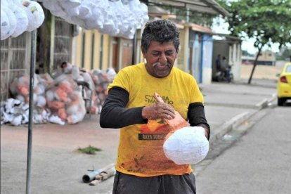 Pintar cada careta les toma entre 20 a 30 minutos.