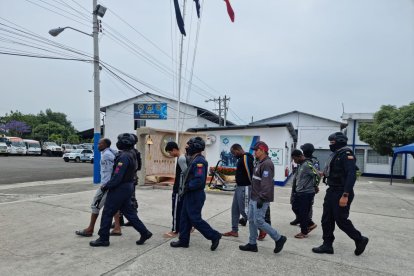 Cuatro sospechosos fueron detenidos para investigaciones.