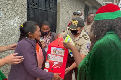 Los beneficiados, además de los niños, fueron también los adultos mayores.