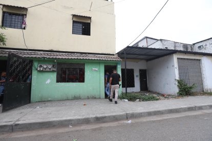 En el piso alto, en el costado derecho de esta casa, se habría registrado el crimen de la fémina.