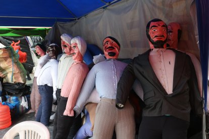 Los monigotes más feos son los hechos con relleno de aserrín.

PERIODISTA : JERSON RUIZ 

FECHA : 29/12/2022 

Agencia (ag-extra)