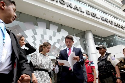 La entrega de las preguntas fue el preludio a la consulta.