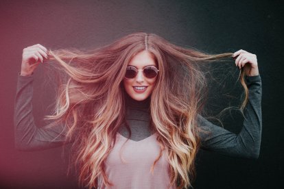 Muchas mujeres optan por cortarse el cabello, en busca de la renovación personal.