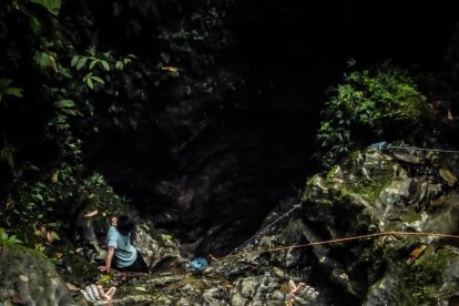 Los exploradores efectúan paseos con grupos  de personas a lugares con historias misteriosas.