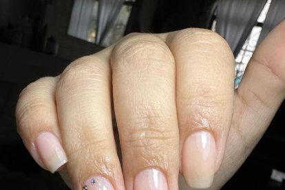 Detalles  Cuidado te recargas, el estilo siempre será sencillo. Lo natural debe predominar.