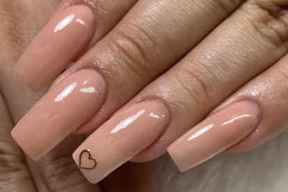 Nude. Favorecen todas las tonalidades de la piel. Combinan con todo look y no son aburridas.