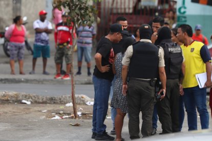 Tras el hallazgo una familia llegó al lugar para corroborar si era su pariente.