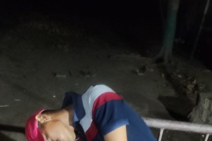 El afectado estaba  comiendo cuando fue abordado por  sus verdugos.