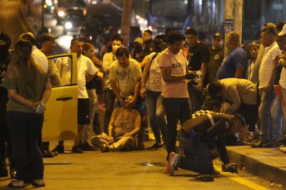 Familiares de las víctimas lloraban desconsolados.