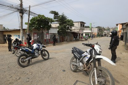 En el lugar donde se produjo el enfrentamiento entre policías y delincuentes se hallaron 7 indicios.