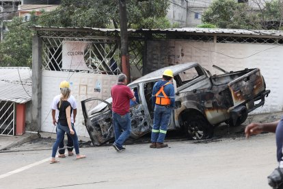 Los dueños llegaron al lugar para  verificar que era su camioneta.