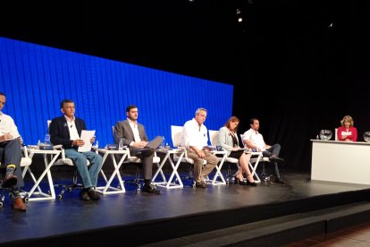 Primer grupo debate en Guayaquil.