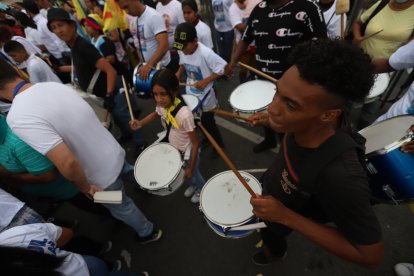 EXTERIORES DEL TCA PREVIO AL DEBATE DE CANDIDATOS A LA ALCALDIA DE GUAYAQUIL ... FD: CARLOS KLINGER .. 15-01-2023