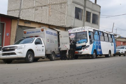 Un hombre fue atacado con disparos, en el interior de un bus de la cooperativa Piso Techo.