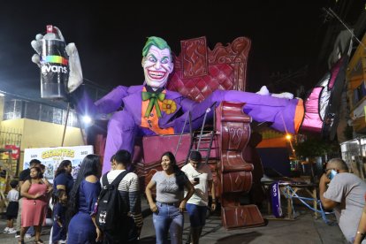 Para poder tomarse una foto con el Joker, la  ‘pipol’ hacía colas de más allá de una cuadra.