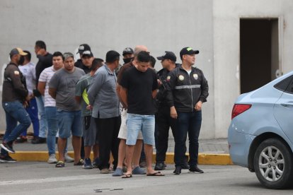 Los siete sospechosos fueron detenidos horas después del crimen y les encontraron 3 armas de fuego.