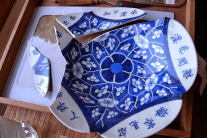 Objetos rotos por toda la casa.