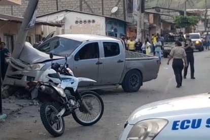 En el violento ataque no solo pereció Castillo, también falleció un docente, ambos iban en esta camioneta.