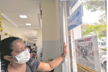 Lorena Gurumendi se detuvo a leer la publicación que EXTRA hizo el pasado 22 de octubre