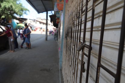 El local del cual era dueña la señora asesinada permanece con candado.